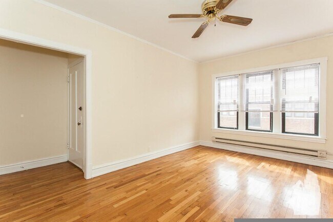 Foto del edificio - 624 W Cornelia Ave