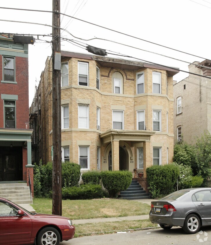 Building Photo - 211-213 S Millvale Ave
