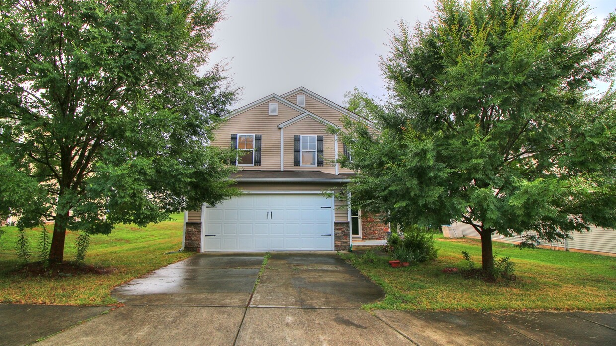 Primary Photo - Spacious 3 Bedroom/ 3 Bath with Office! Av...