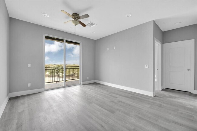 Foto del edificio - 1100 Hwy 90 W