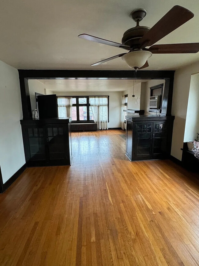 Building Photo - 1046 E End Ave