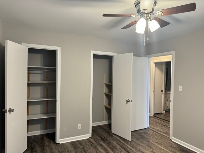 Foto del edificio - 423 Cook Dr