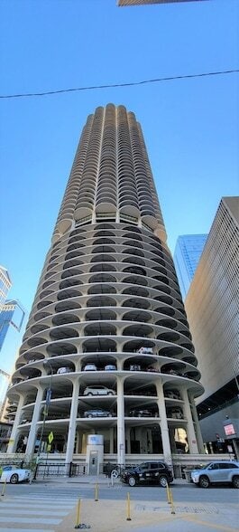 Building Photo - 300 N State St