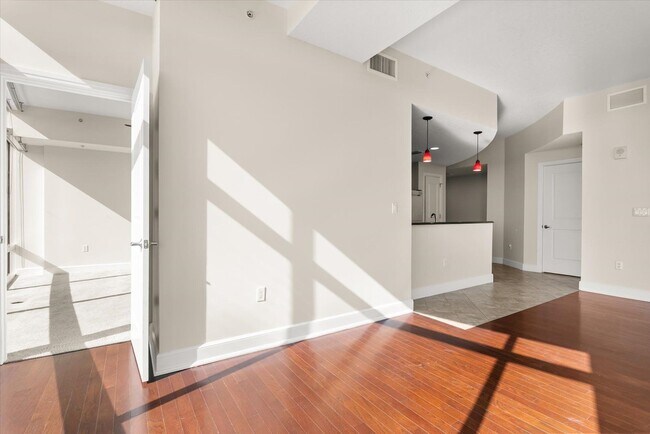 Building Photo - 101 S Eola Dr