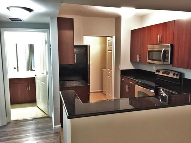 Photo - 4905 Midtown Ln House