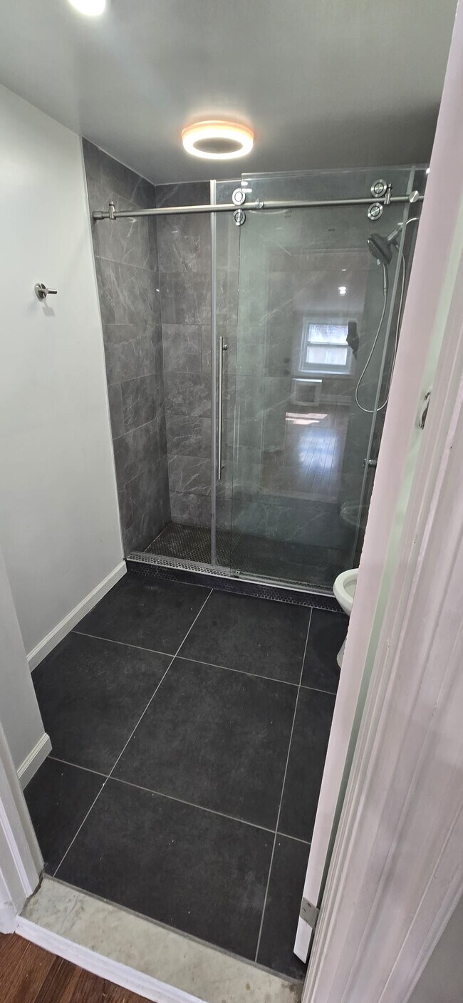 Foto del edificio - 589 Madison St