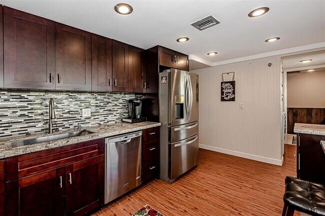 Foto del edificio - 625 Oaks Dr