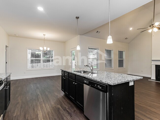 Foto del edificio - 121 Coulter Woods Dr