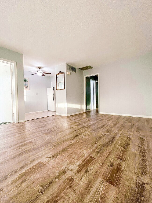 Foto del edificio - 250 Rosery Rd NW