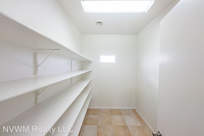 Foto del edificio - 3 br, 3.5 bath House - 9136 Wonderland St