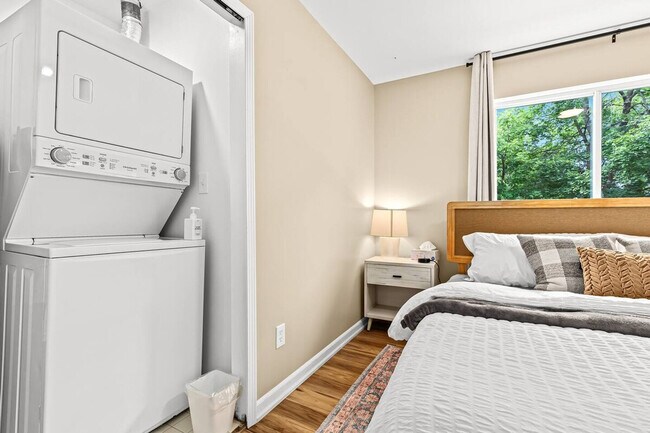 Foto del edificio - 18415 Sharon Ln