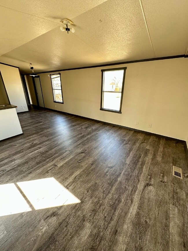 Foto del edificio - 3 Bedroom in Woodward!