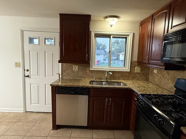 Foto del edificio - 728 Boxwood Dr