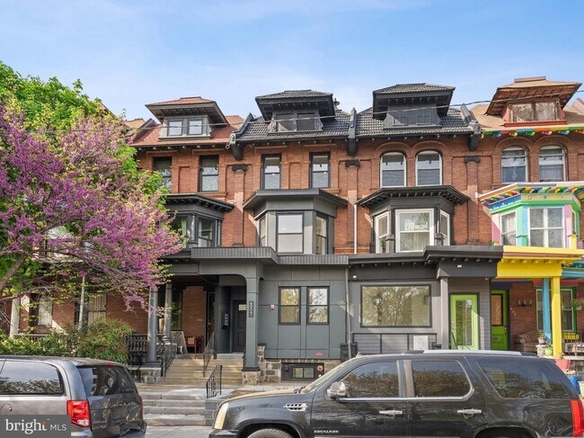 Foto del edificio - 4927 Catharine St