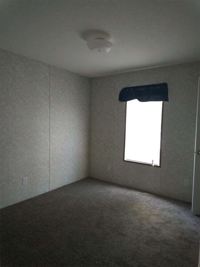 Building Photo - 4012 E View Dr