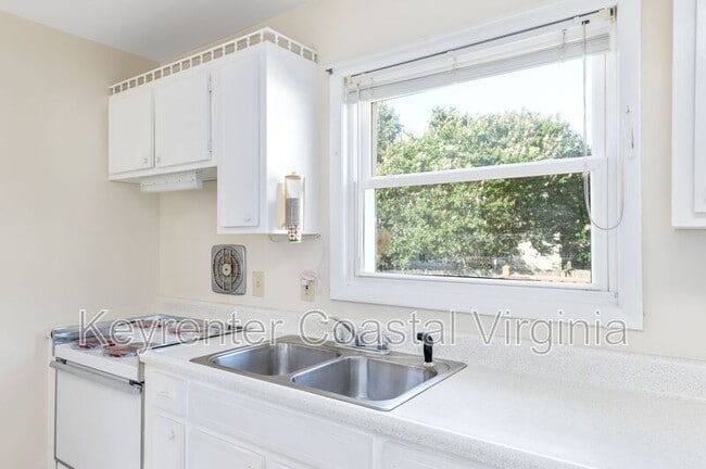 Foto del edificio - 726 Sunnywood Rd