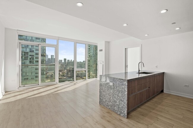 Building Photo - 1109 N Wells St