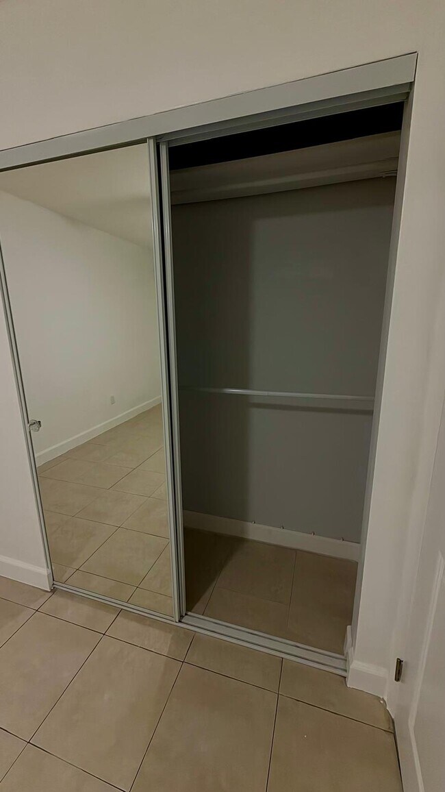 Foto del edificio - 4384 NW 202nd St