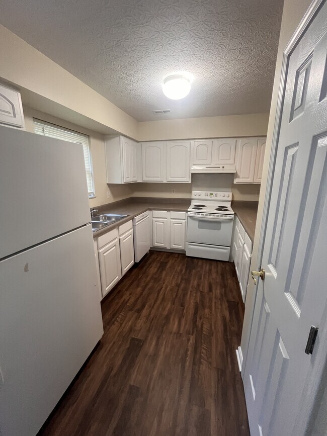 REFRIGERADOR Y ESTUFA DE COCINA - Carriage Hill