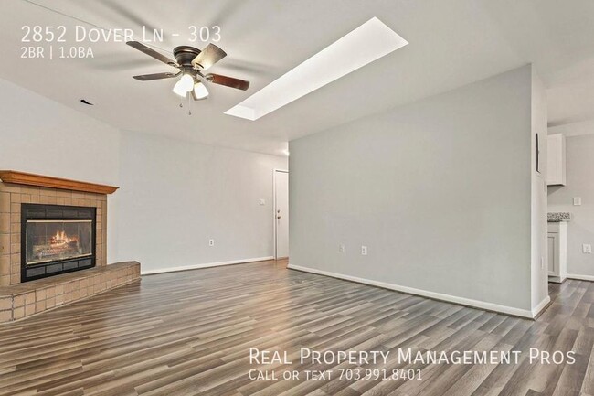 Building Photo - Bright, Beautiful Penthouse- 2 Bedrooms!