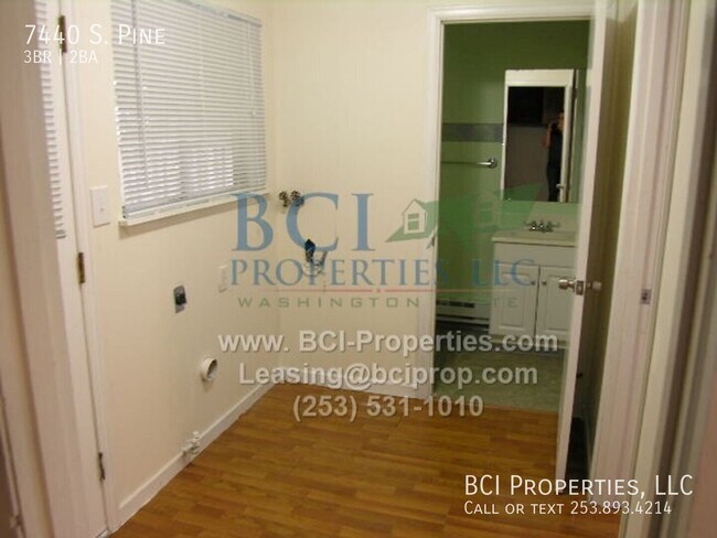 Foto del edificio - 7440 S. Pine-