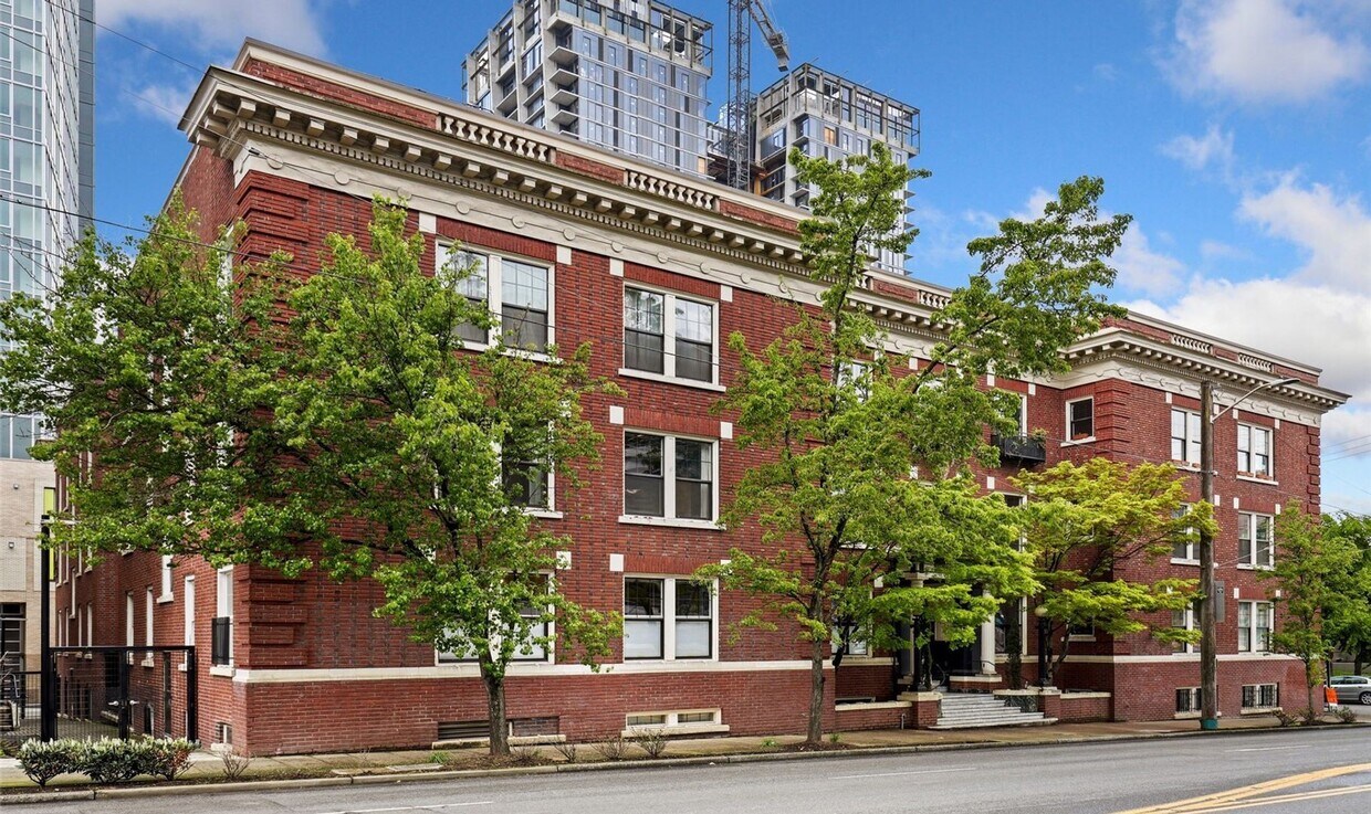 Foto principal - Spacious First Hill condo in the historic ...