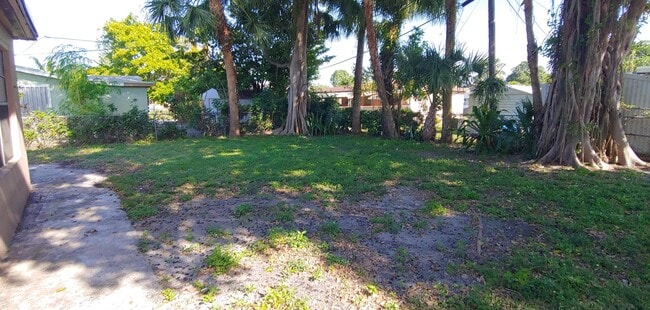 Photo - 830 NW 38th Ave House