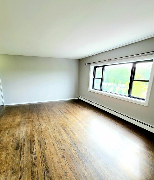 Building Photo - 204 Woodcliff Ave
