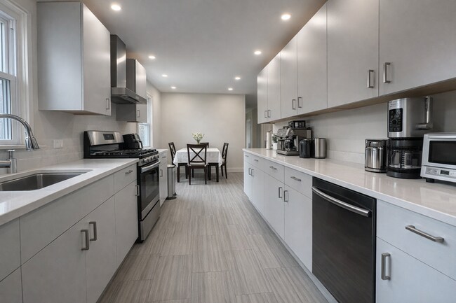 Foto del edificio - Lebanon - 3 Bed, 2 Bath house - $3900 plus utilities
