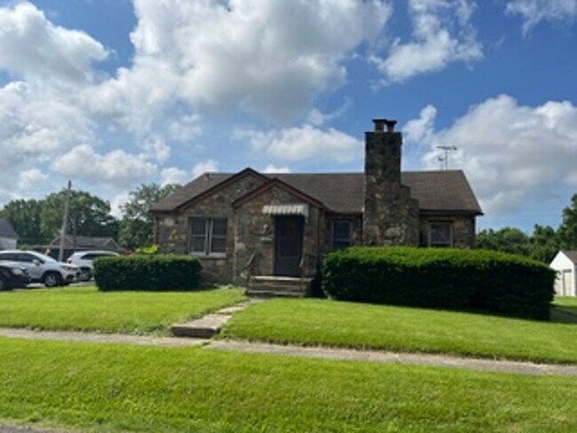 Foto del edificio - 2 Bedroom House in Troy with Washer/Dryer Hookups and Storage Basement!!