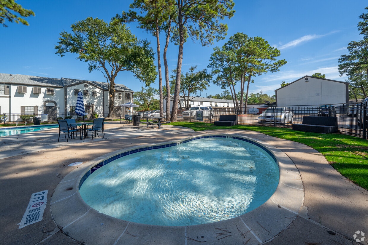 Primary Photo - Springwood Park Apartments