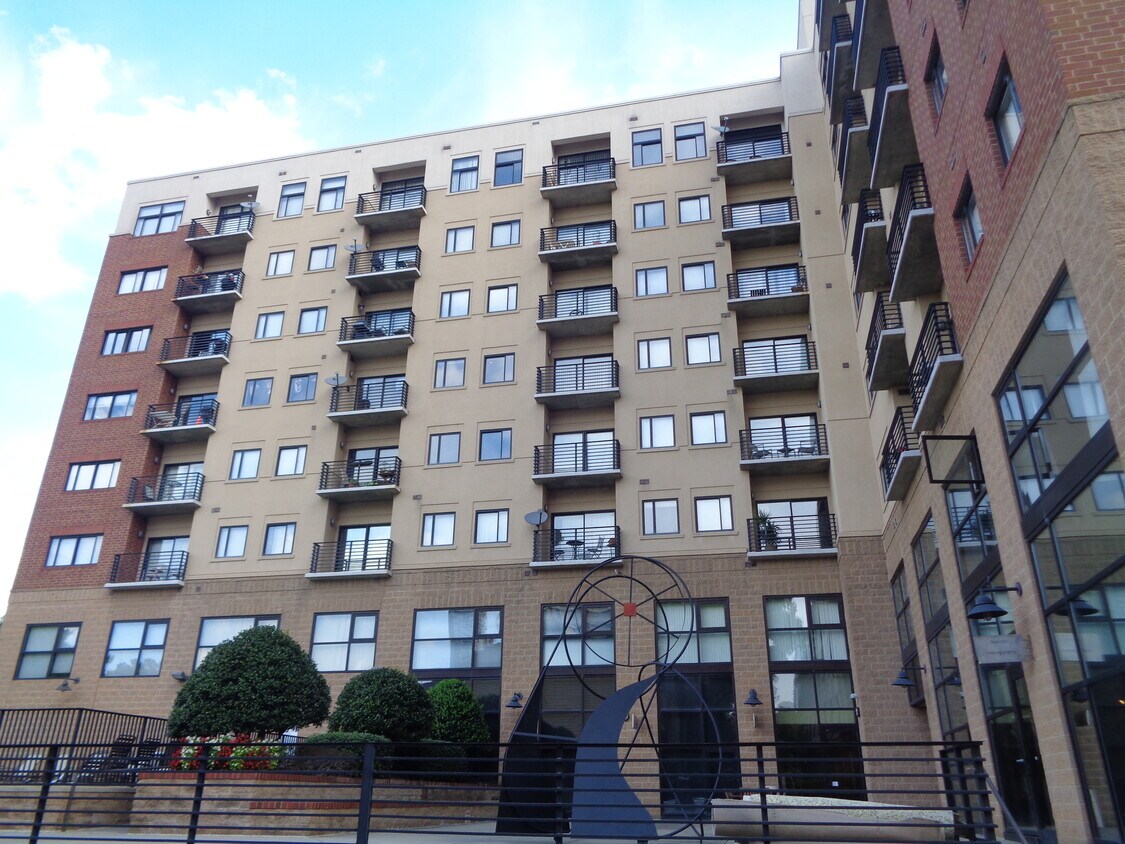 Primary Photo - 715 N Church St