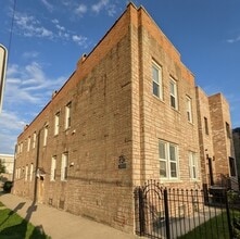 Building Photo - 2257 W Hirsch St