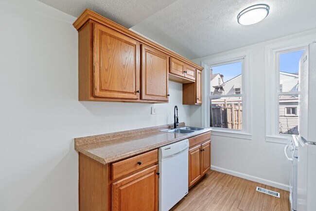 Photo - 2015 Jane St Apartment