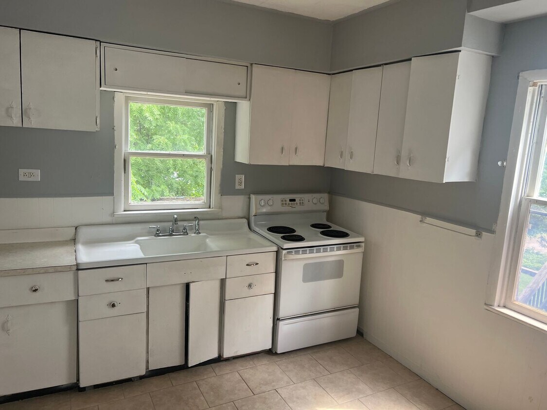 1013 Acker Ave Unit Lower, Scranton, PA 18504 Room for Rent in