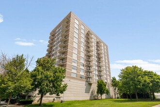 Building Photo - 1515 S Prairie Ave