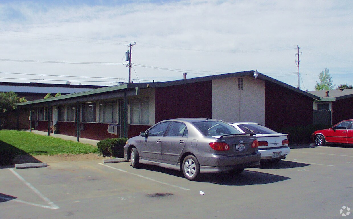 Primary Photo - Tabor Villa Apartments