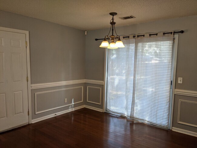 Building Photo - 1226 Roberts Way