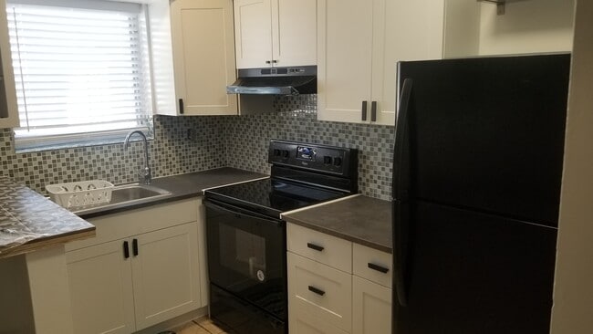Photo - 619 NE 7th St Apartments