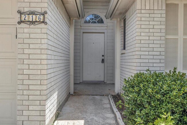 Building Photo - 216 Meadowside Dr