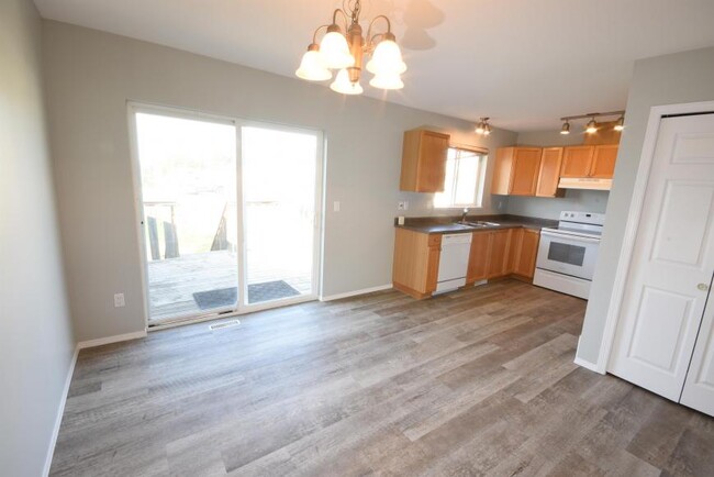 Photo du bâtiment - 3 bedroom in Grande Prairie AB T8X 1S6