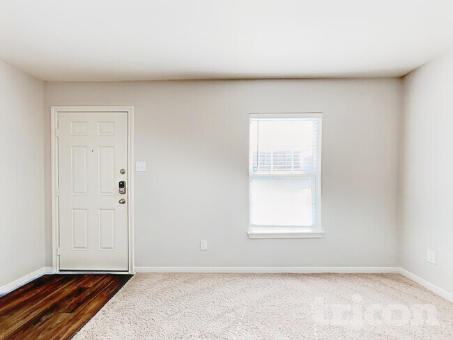 Building Photo - 3119 Gilbert Garden