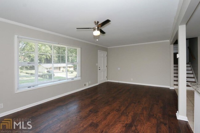 Building Photo - 5375 Longmeadow Ln