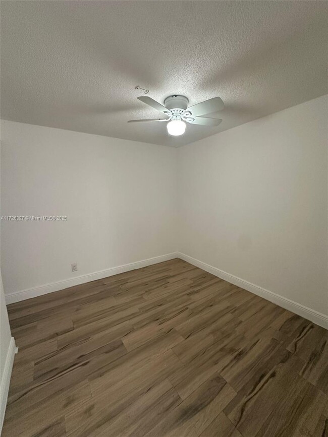 Building Photo - 2 bedroom in Hallandale FL 33009