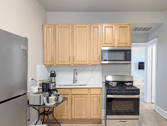 Foto del edificio - 2838 W Roosevelt Rd