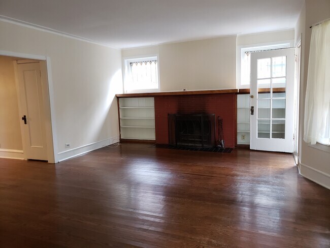 Foto del edificio - 1111 W Pratt Blvd