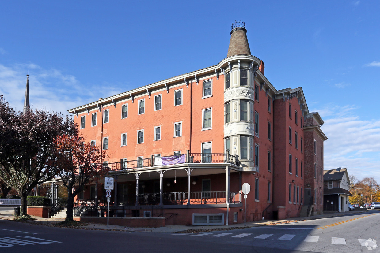 Building Photo - The Oxford Hotel