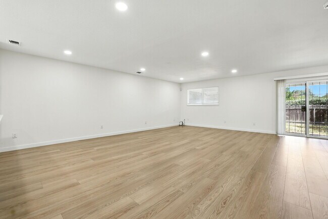 Foto del edificio - 2051 56th Ave
