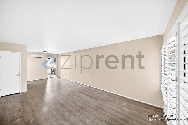 Building Photo - 1435 N Fairfax Ave