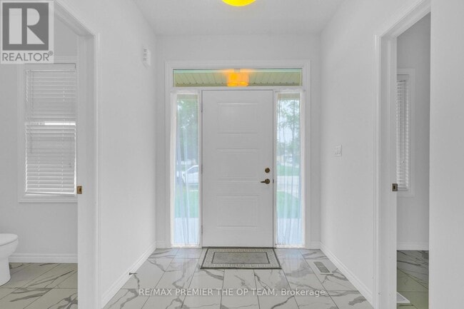 Building Photo - 224 St George St